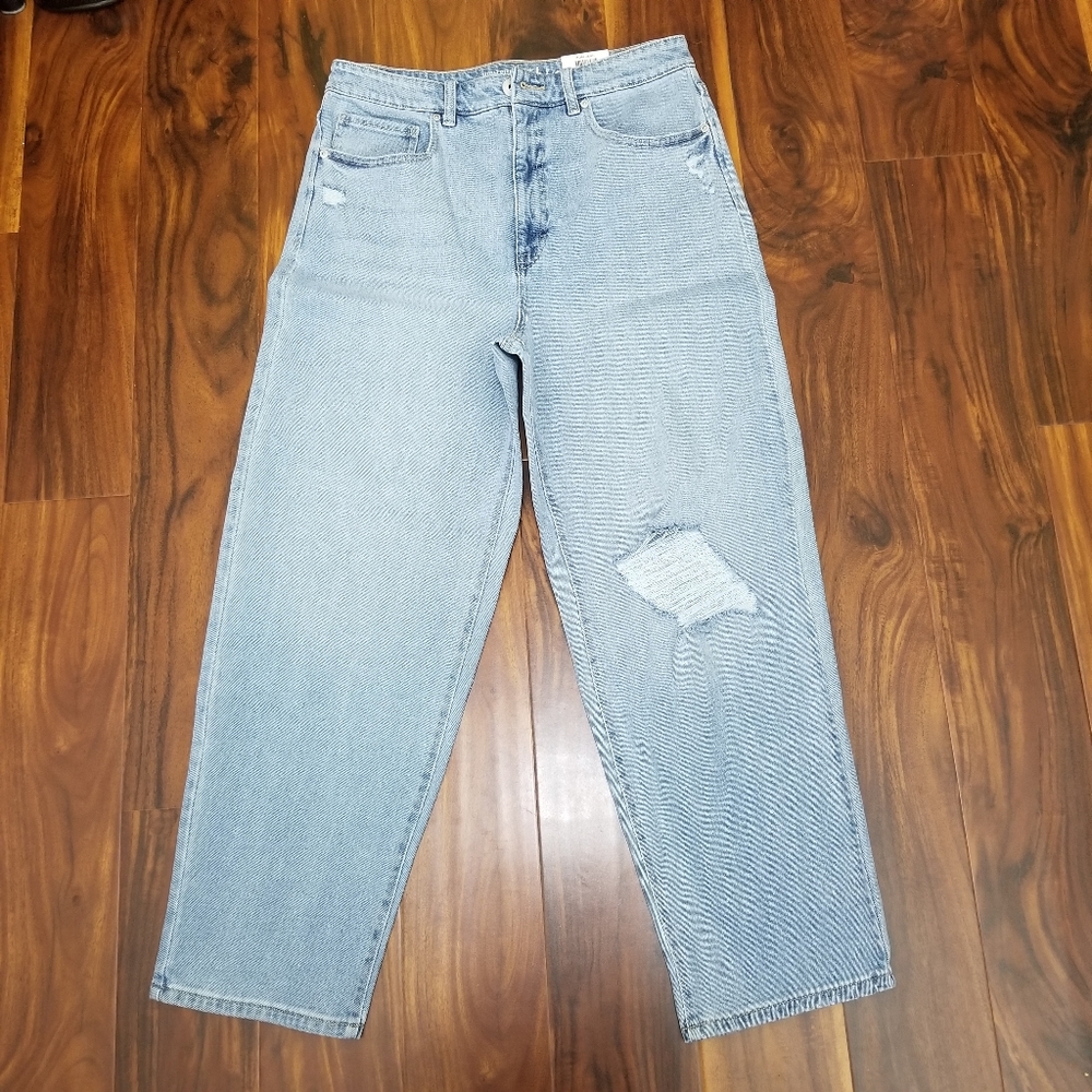 Style & Co NWT Mom Jeans High Rise Straight Legs Vintage Light blue Ripped Sz 8